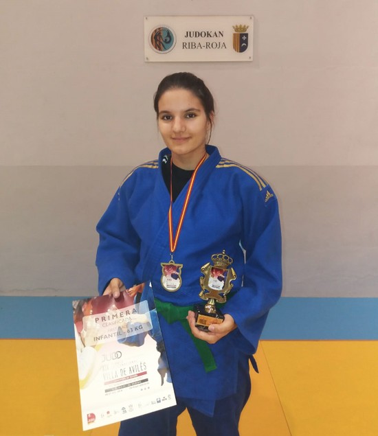 La judoka de Riba-roja Tania Pardo es penja l'or en la Supercopa d'Espanya Infantil d'Avils