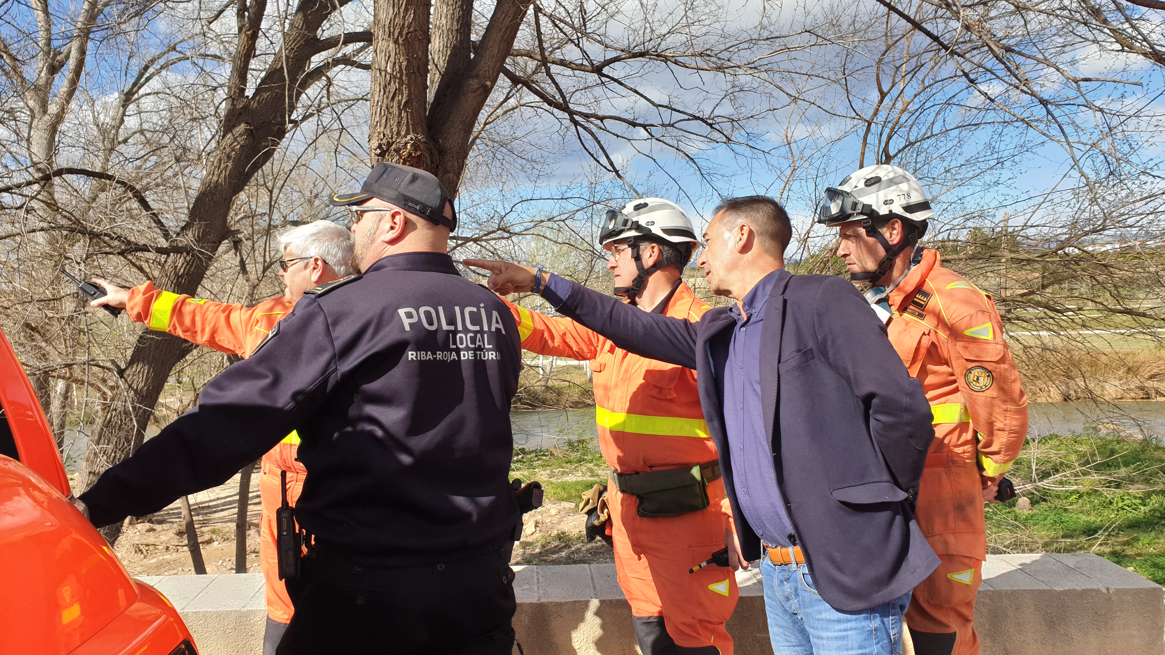 El ple de Riba-roja aprova la Creu al Mrit Policial a 17 agents i 9 gurdies civils per la seua labor per a extingir l'incendi ocorregut al parc fluvial del Tria