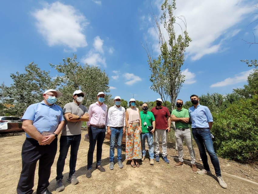 La consellera de Transici Ecolgica visita els primers canons d'aigua installats en Riba-roja com a sistema pioner de prevenci d'incendis amb aigua regenerada