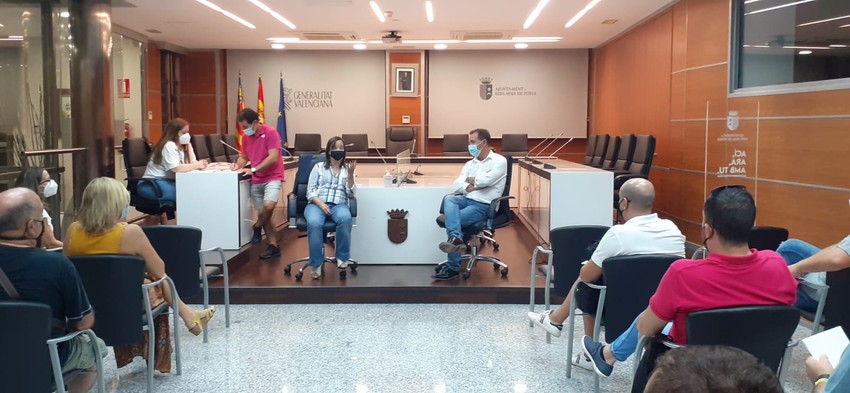 Riba-roja presenta a la nova Junta Local Fallera
