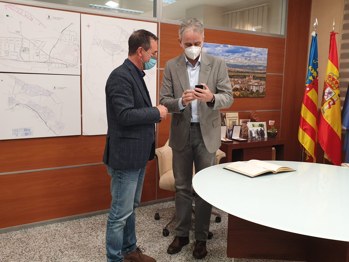 L'alcalde de Riba-roja es reuneix amb el vicepresident del Consell per a analitzar les poltiques d'habitatge en el municipi