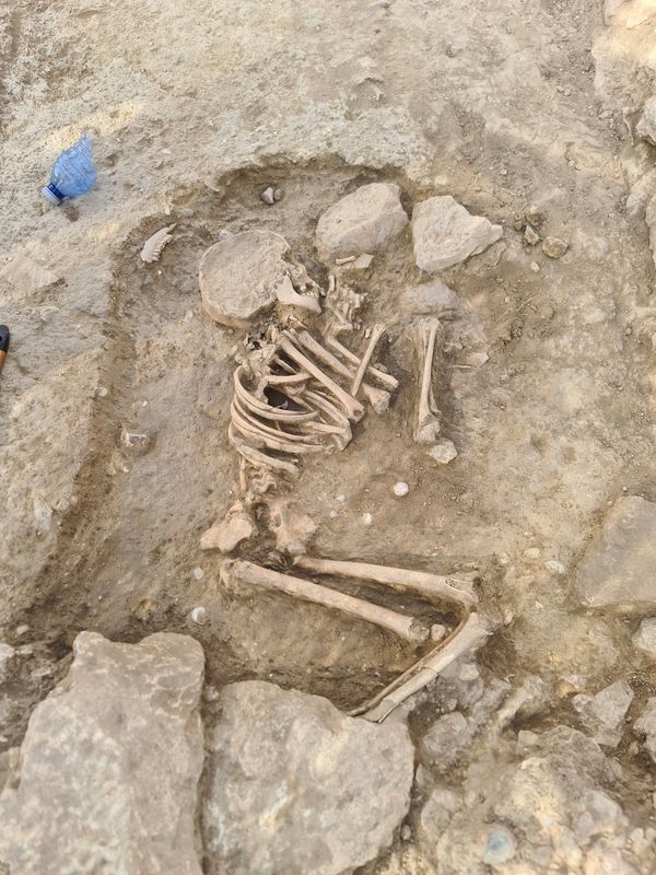Arquelogos encuentran un esqueleto infantil en el yacimiento visigodo de Valncia La Vella