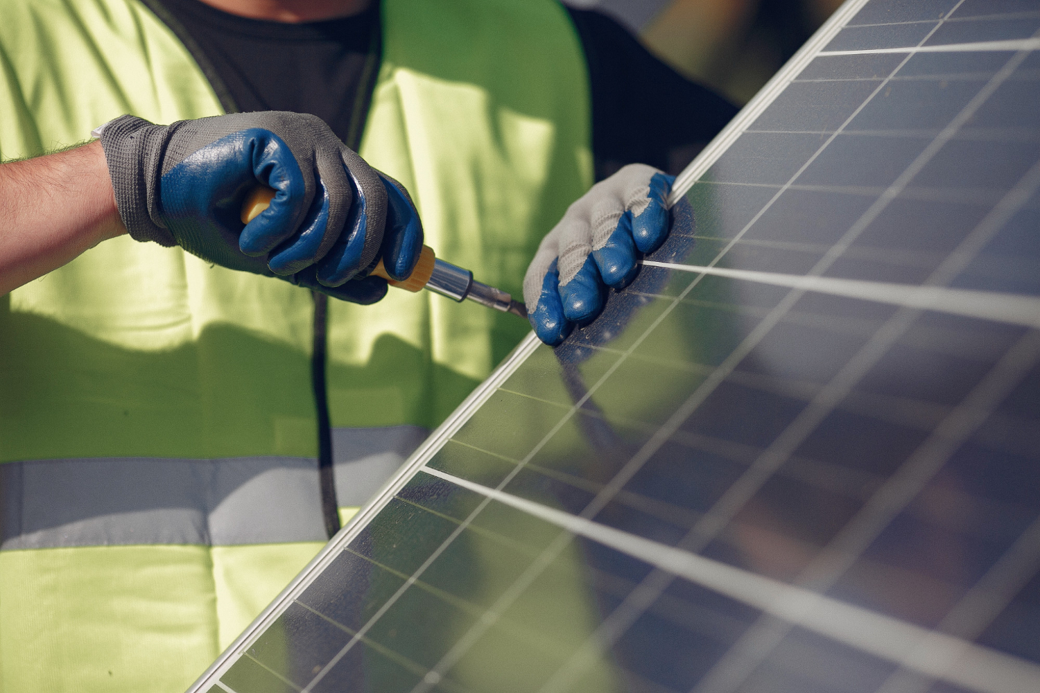Riba-roja distribueix 64.994 euros en subvencions públiques per a finançar la instal·lació de panells solars en les llars