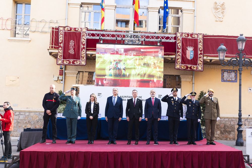 Riba-roja ret homenatge al seu Policia Local i a la societat civil en un acte marcat per l'heroisme durant la DANA