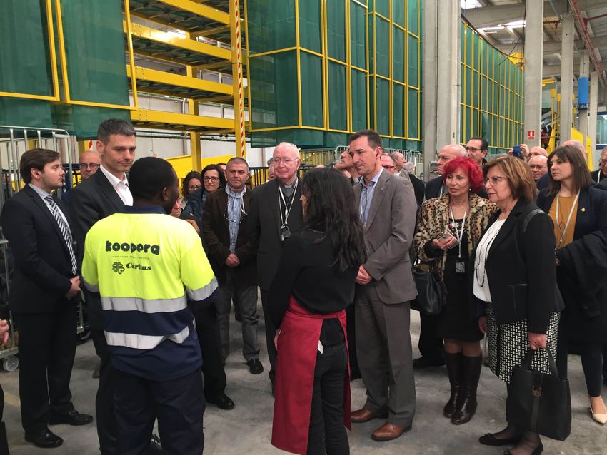 L'alcalde de Riba-roja de Tria assistix a la inauguraci de la planta Koopera Mediterrnia de Critas