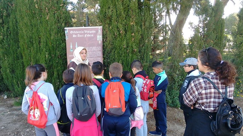 Els escolars de Riba-roja visiten esta setmana el jaciment visigot del Pla de Nadal