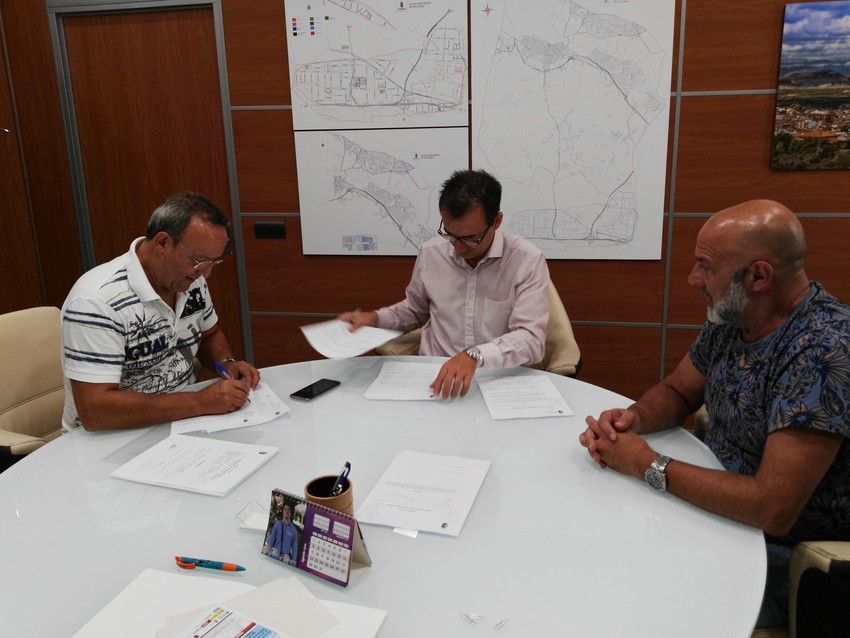 L'Ajuntament i l'Associaci de Moros i Cristians de Riba-roja subscriuen un conveni de collaboraci