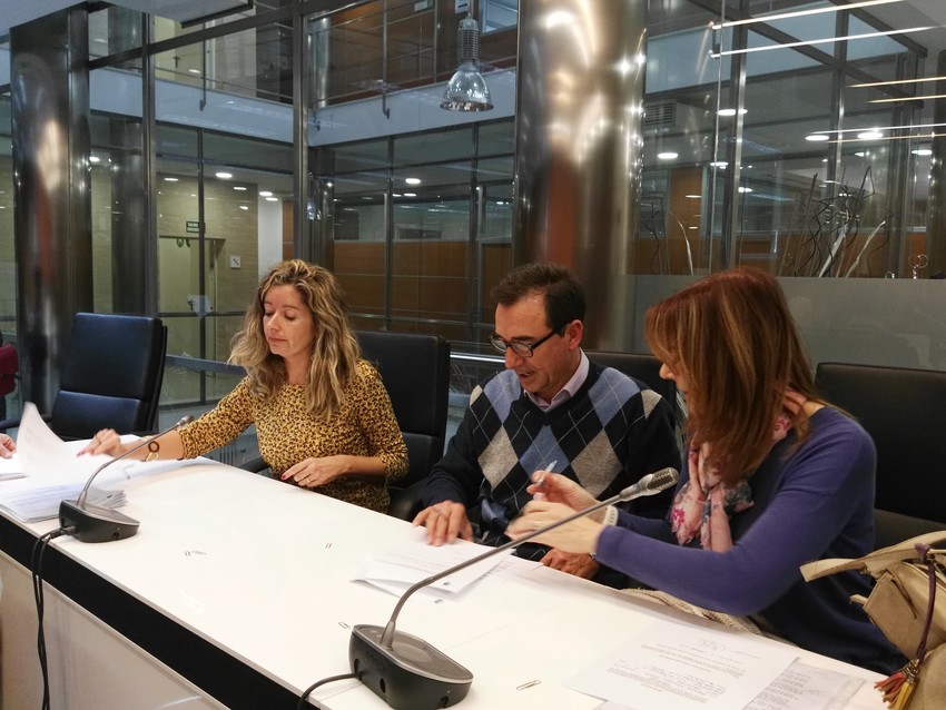 L'Ajuntament de Riba-roja entrega als centres educatius i a les AMPAS les subvencions del 2016