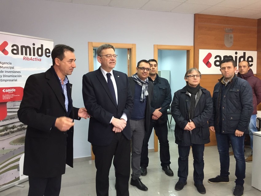 Ximo Puig visita l'empresa Plastic Omnium a Riba-roja, amb una xifra de negoci de 650 milions d'euros