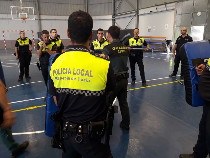 La Polica Local de Riba-roja de Tria, la primera en la Comunidad Valenciana en recibir formacin en tcnicas de intervencin operativa