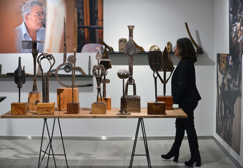 El autor de la Escultura per la Pau de Riba-roja recibe 10.000 de visitas en el Centro Cultural Bancaixa