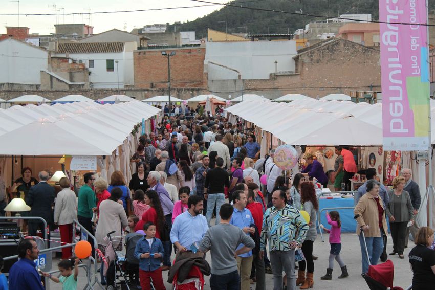 La Feria del Comercio de Riba-roja de Tria abre boca con una noche de tapeo