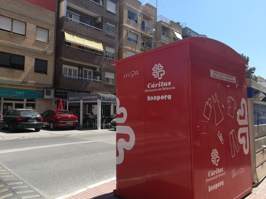 Riba-roja disposar d'un punt de recollida selectiva de roba de Koopera en l'Ecoparque municipal i altres cinc nous contenidors