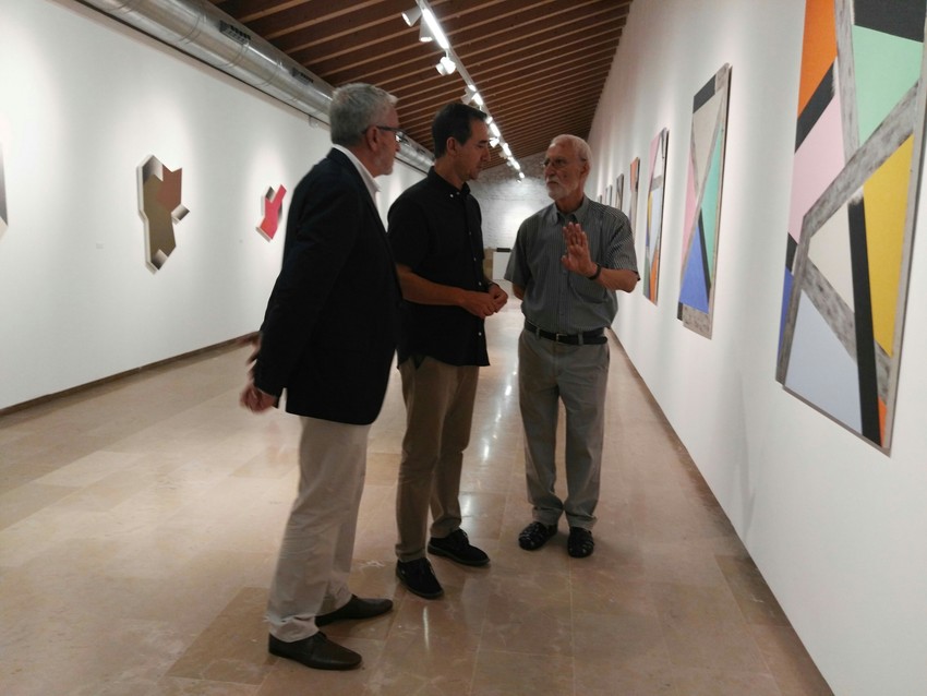 El E CA de Riba-roja de Tria acoge las obras murales y escultricas de Enric Mestre